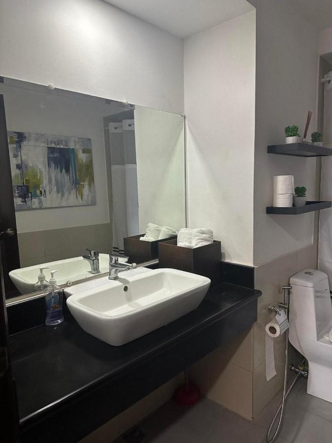 Suites De Marina Manila With Netflix Екстериор снимка