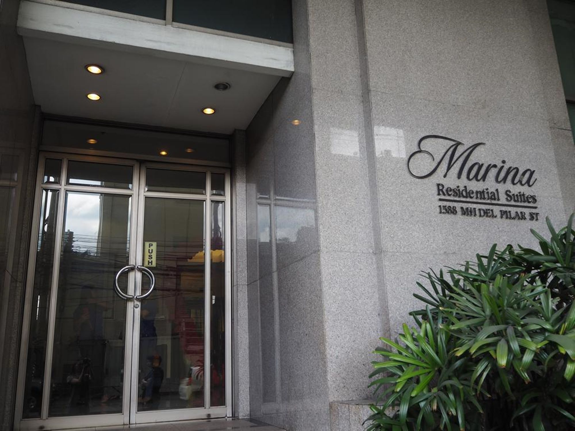 Suites De Marina Manila With Netflix Екстериор снимка