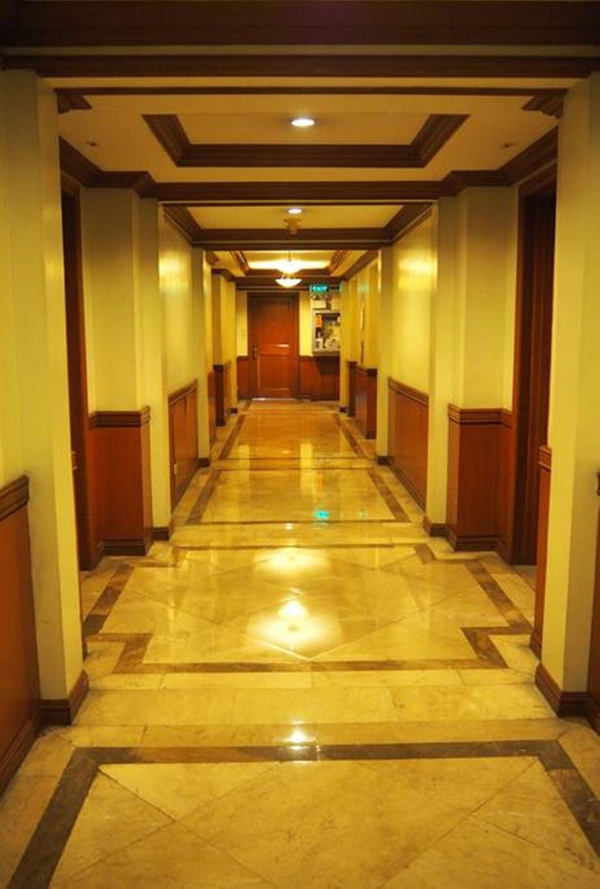 Suites De Marina Manila With Netflix Екстериор снимка